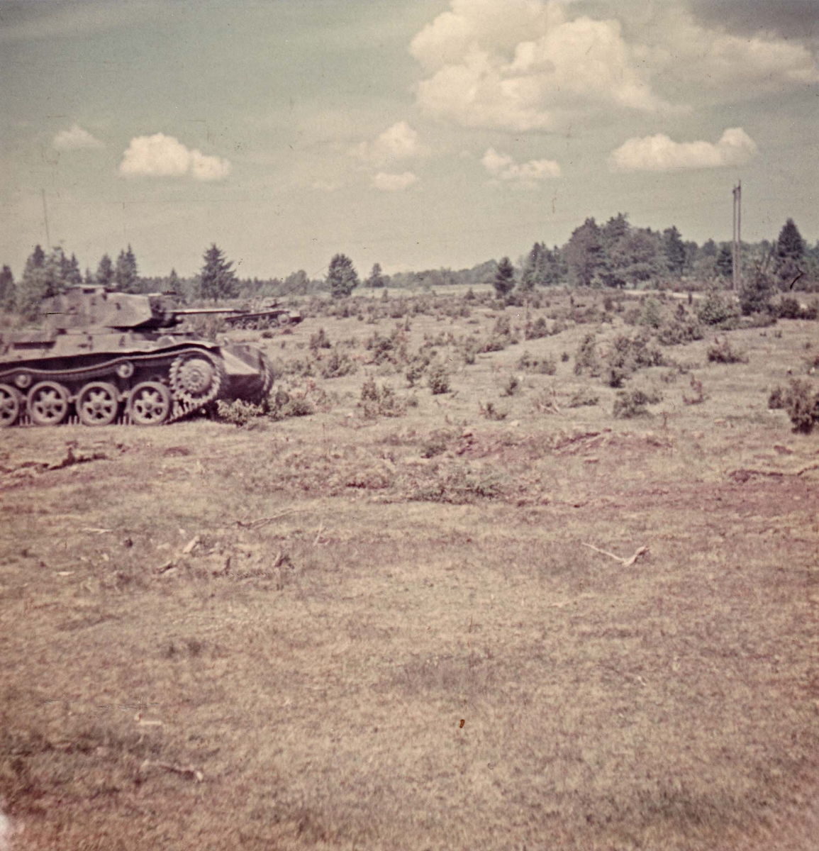 Strv m/40 i terräng.