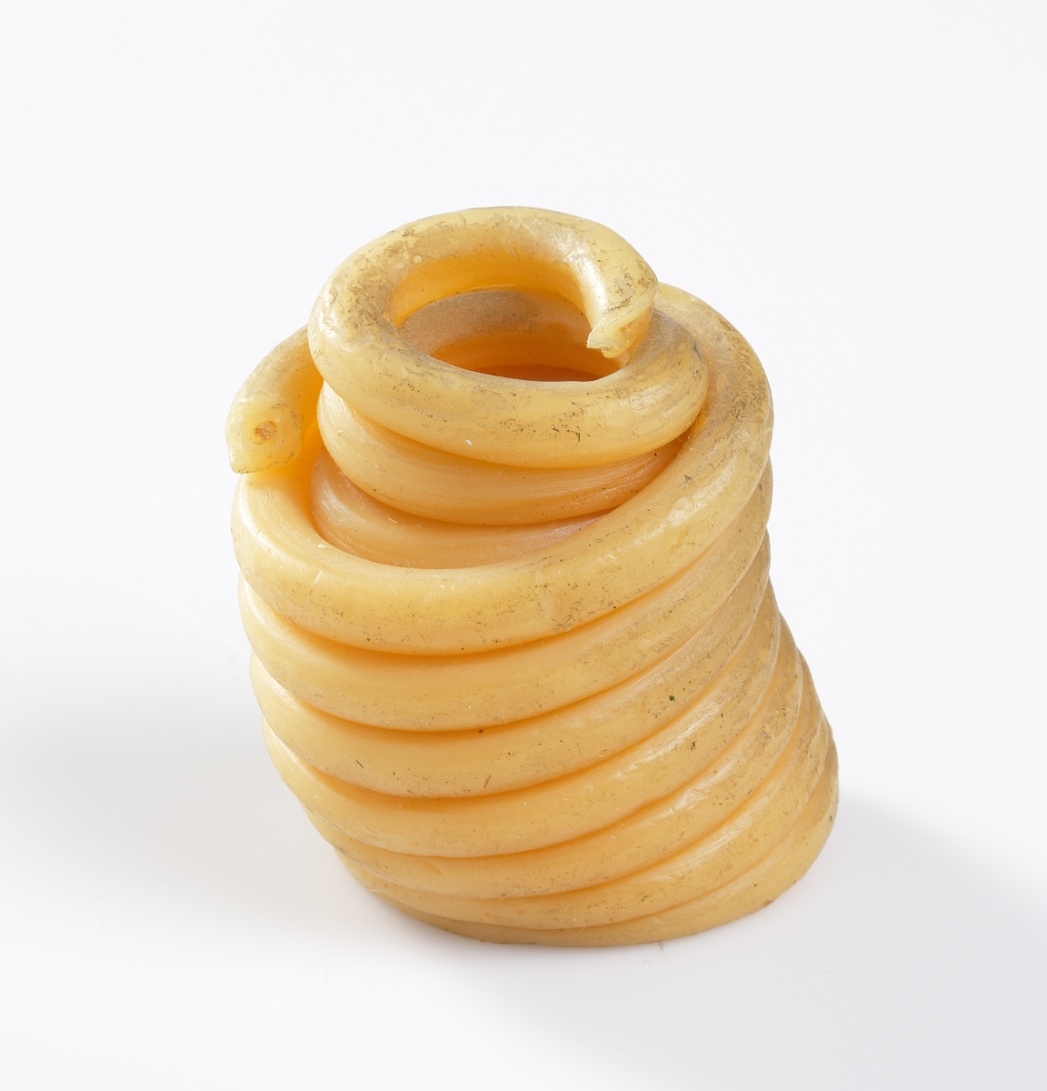 Vaxstapel av oblekt vax.

Inskrivet i huvudkatalog 1936.