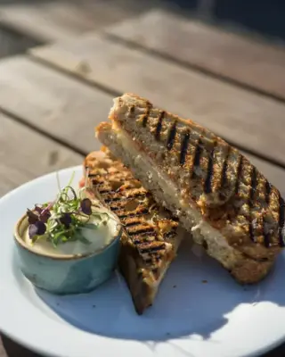 Grilled cheese sandwich på Rohdeløkken kafé. 