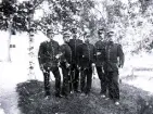 Foto av en grupp löjtnanter 1. kl. Text i album: Fr v. Widmark, Hector, von Hedenberg, Söderberg, Michelson och Unge.