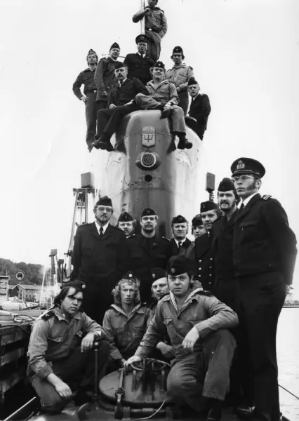 Ubåten Makrillen med delar av besättningen