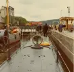 Ubåt i sluss.