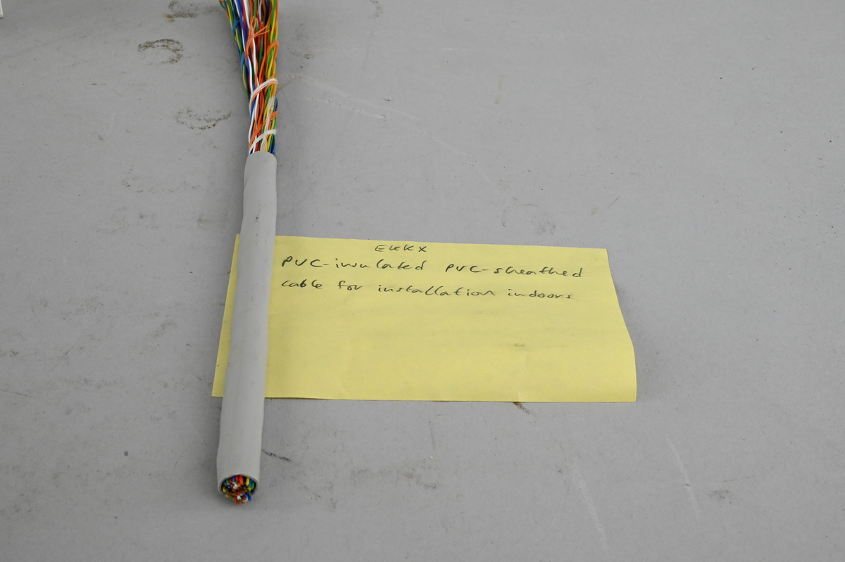 Låda med 9 kabelprover, från slutet av 1900-talet.