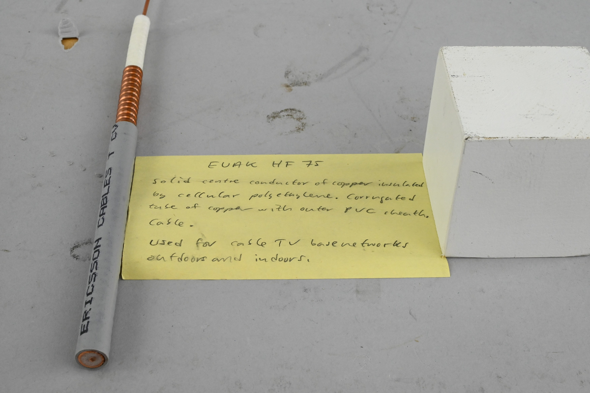 Låda med 9 kabelprover, från slutet av 1900-talet.