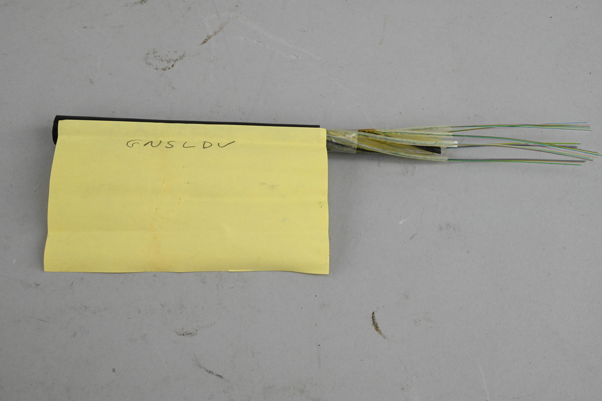 Låda med 9 kabelprover, från slutet av 1900-talet.