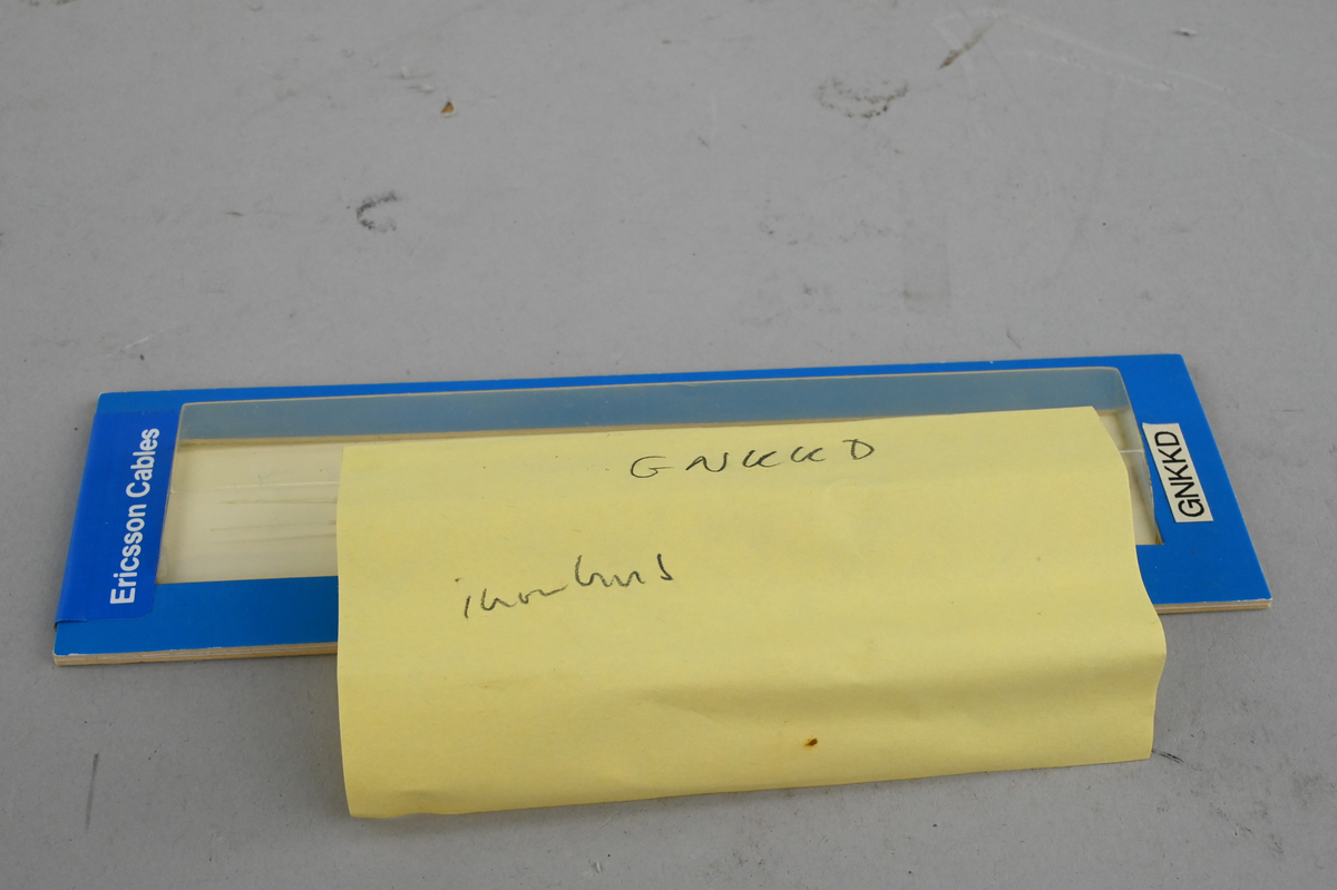 Låda med 9 kabelprover, från slutet av 1900-talet.