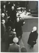 Kungligt besök 1960, med anledning av domkyrkoinvigningen.
Kung Gustaf VI Adolf och drottning Louise med uppvaktning, hälsar på de församlade på
perrongen vid järnvägsstationen. Landshövding Bergquist avvaktar till höger.