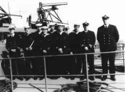 Vedettbåtsdiv. väst uppställda på däck.