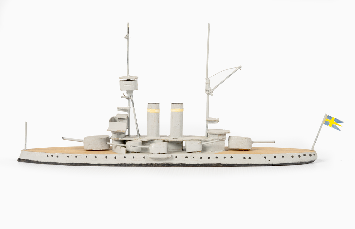 Föremålets form: Vattenlinjemodell.
Består av trä och metalltråd.