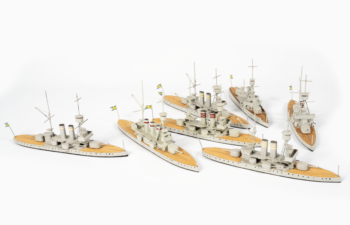 Föremålets form: Vattenlinjemodell.
Består av trä och metalltråd.