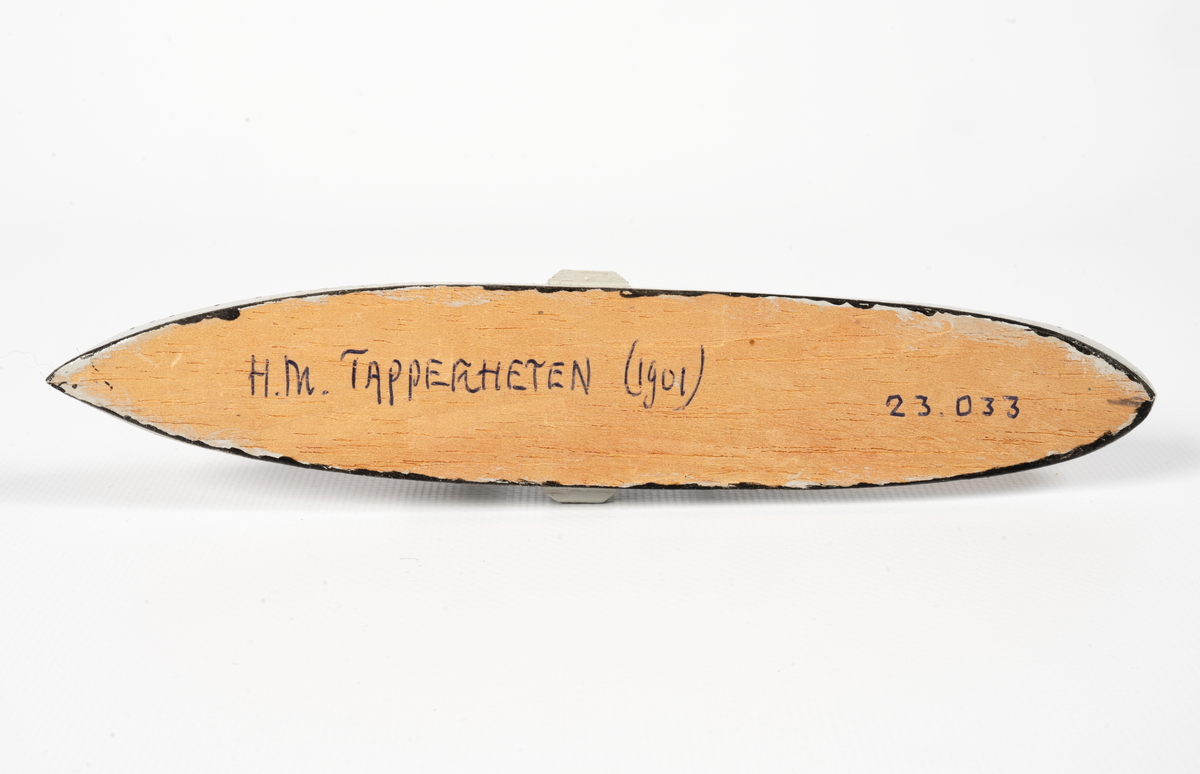 Föremålets form: Vattenlinjemodell.
Består av trä och metalltråd.