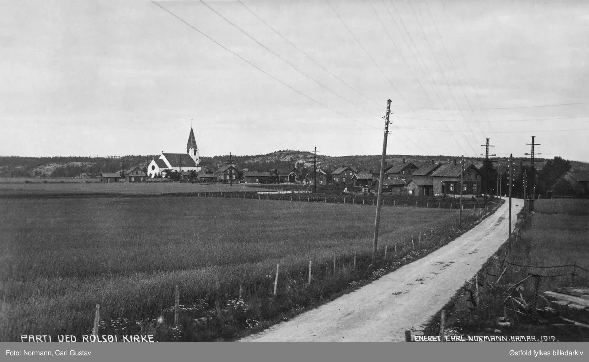Postkort av Rolvsøy kirke (med omgivelser) Elin bedehus fra Rolvsøy i 1919.