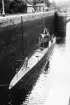 Ubåt i sluss.