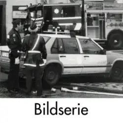 Serie om tre svartvita fotografier som visar brandkår och po