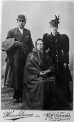 Visittkort av søsknene Bernhard O. (1858-1911) og Elisabeth 