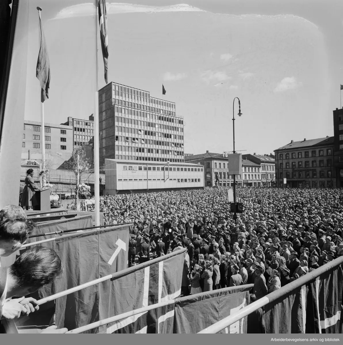 1. mai 1960, Ruth Reese taler på Youngstorget.