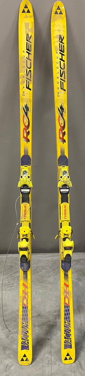 Gule alpinski (utfor), merke Fischer med stålkanter, og bindinger.