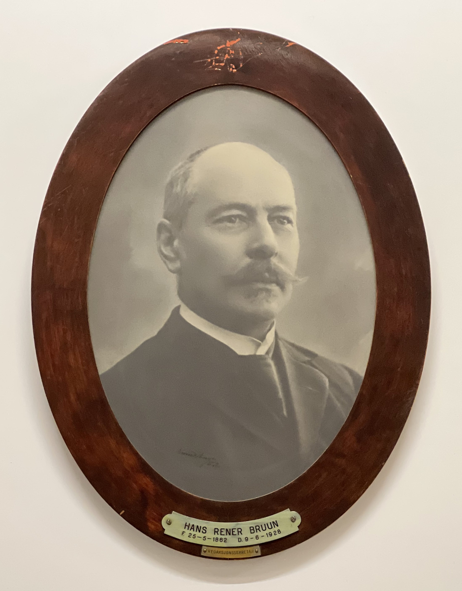 Portrett av Hans Rener Bruun,  Redaksjonssekretær i N.A.F. fra 1901-1911.