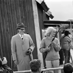 Inspelning av flmen "Att angöra en brygga", Svenska ord, Upp