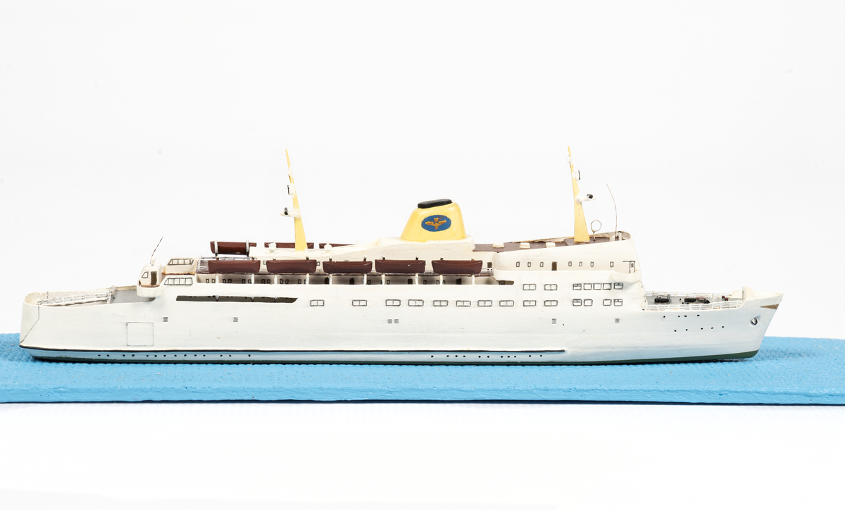 Vattenlinjemodell av tågfärgan TRELLEBORG.
Skrov och skorsten är av balsa, masterna av bok, relingar av papper och koppartråd. Modellen är mattlackerad med ventiler i blyerts och texten i svart tusch.
Arbetstid för tillverkningen har varit 35-40 timmar.