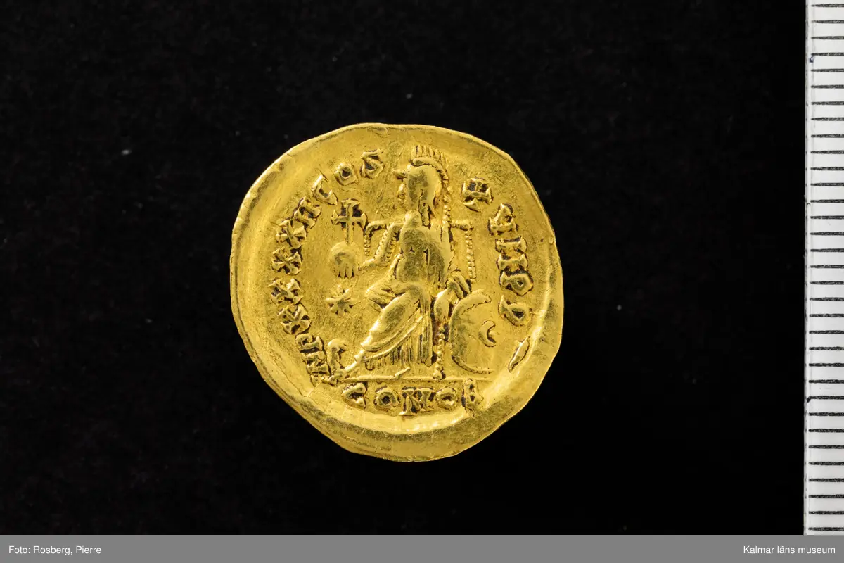 KLM 46712:2. Mynt, solidus. Av guld. Präglad för Pulcheria (f. 399, d. 453, regent 414-416), Konstantinopel. Åtsida: AEL PVLCH – ERIA AVG. Frånsida: IMP XXXXII COS – XVII P P. In exergue: CONOB. Bestämning: RIC X 288. Issued c. 441.