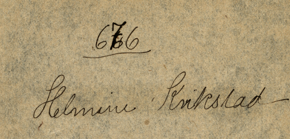 En kvinne.
Skrevet på papir som er festet til negativet: 676  Helmine Kvikstad, se bilde GM_MG.03449_1.