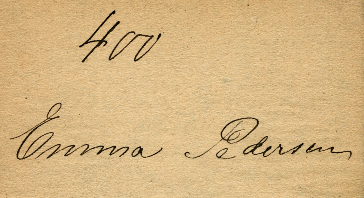 En kvinne.
Skrevet på papir som er festet til negativet: 400  Emma Pedersen, se bilde GM_MG.03452_1.