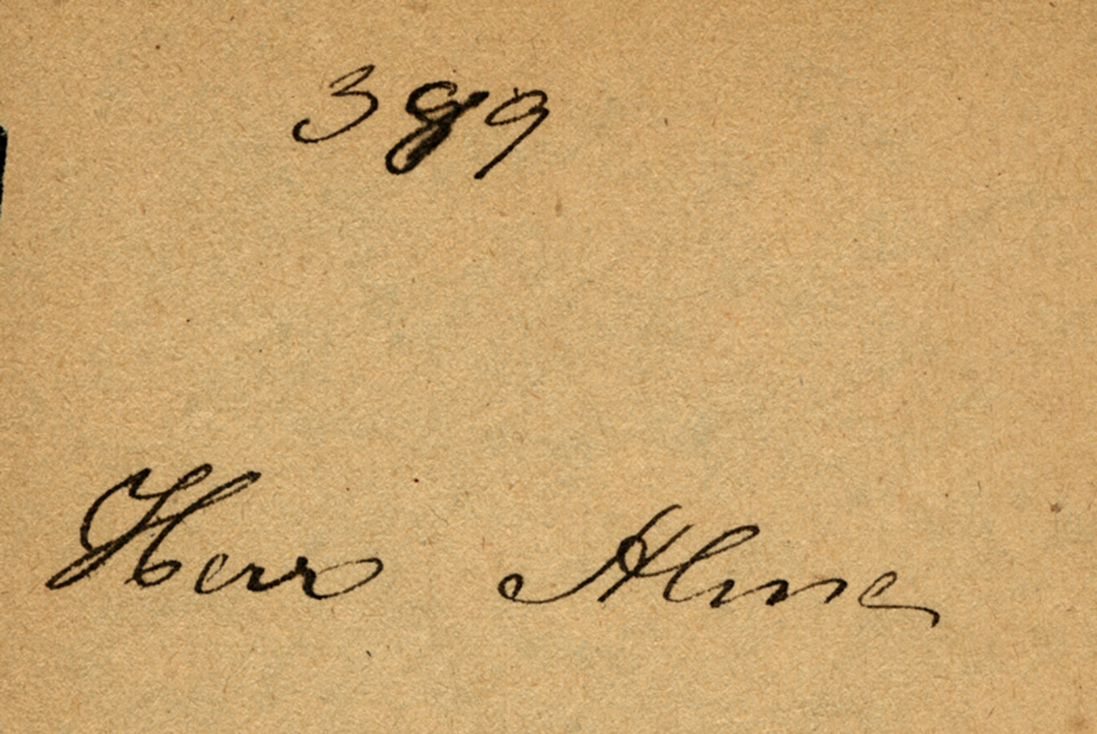 To menn med et kamera.
Skrevet på papir som er festet til negativet: 389  Herr Alme ( kanskje de er i slekt med fotograf Marthe Alme?), se bilde GM_MG.03456_2.