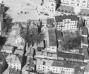 Flygfoto över kvarteret Elden vid Pilens backe omkring 1950. Sju byggnader från grändens närhet kom att flyttas till Gamla Linköping. I ovankant skymtar Linköpings stadshus utmed Storgatan.