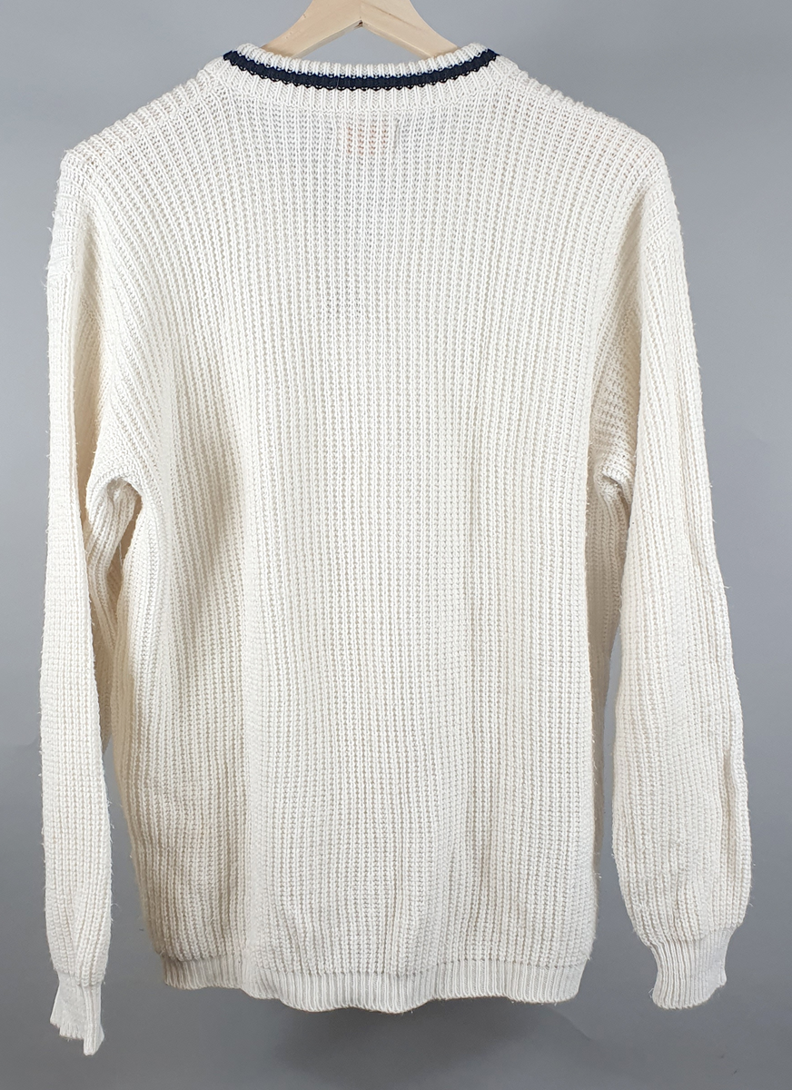 Hvit v-genser av ull (akryl?)
