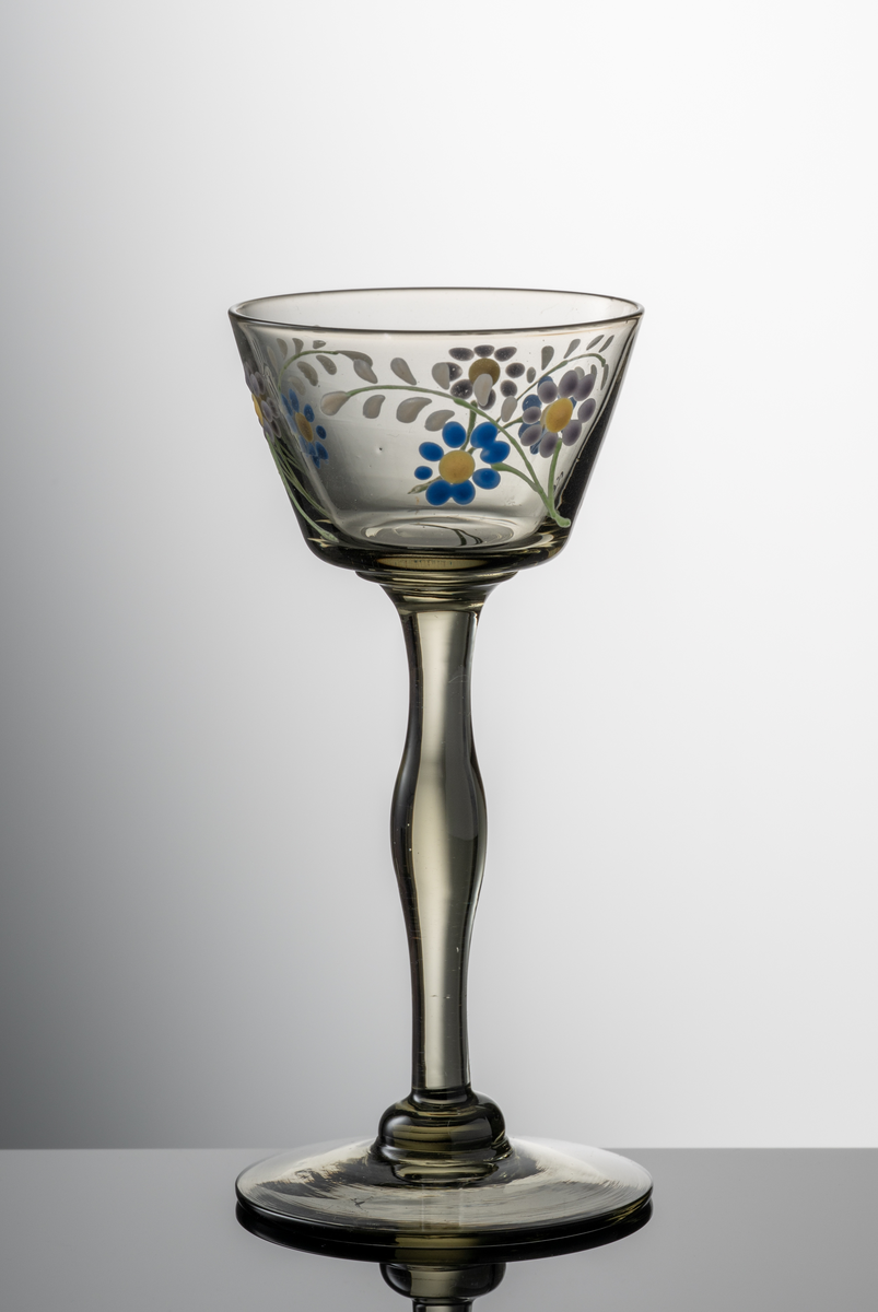 Slinga med blågula blommor med vita inslag.