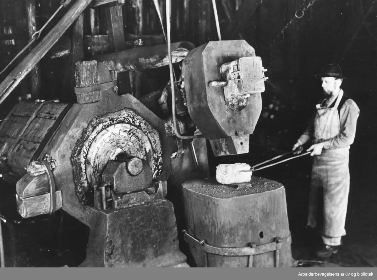 Bollesmad i virksomhet på Christiania Spigerverk før århundreskiftet.