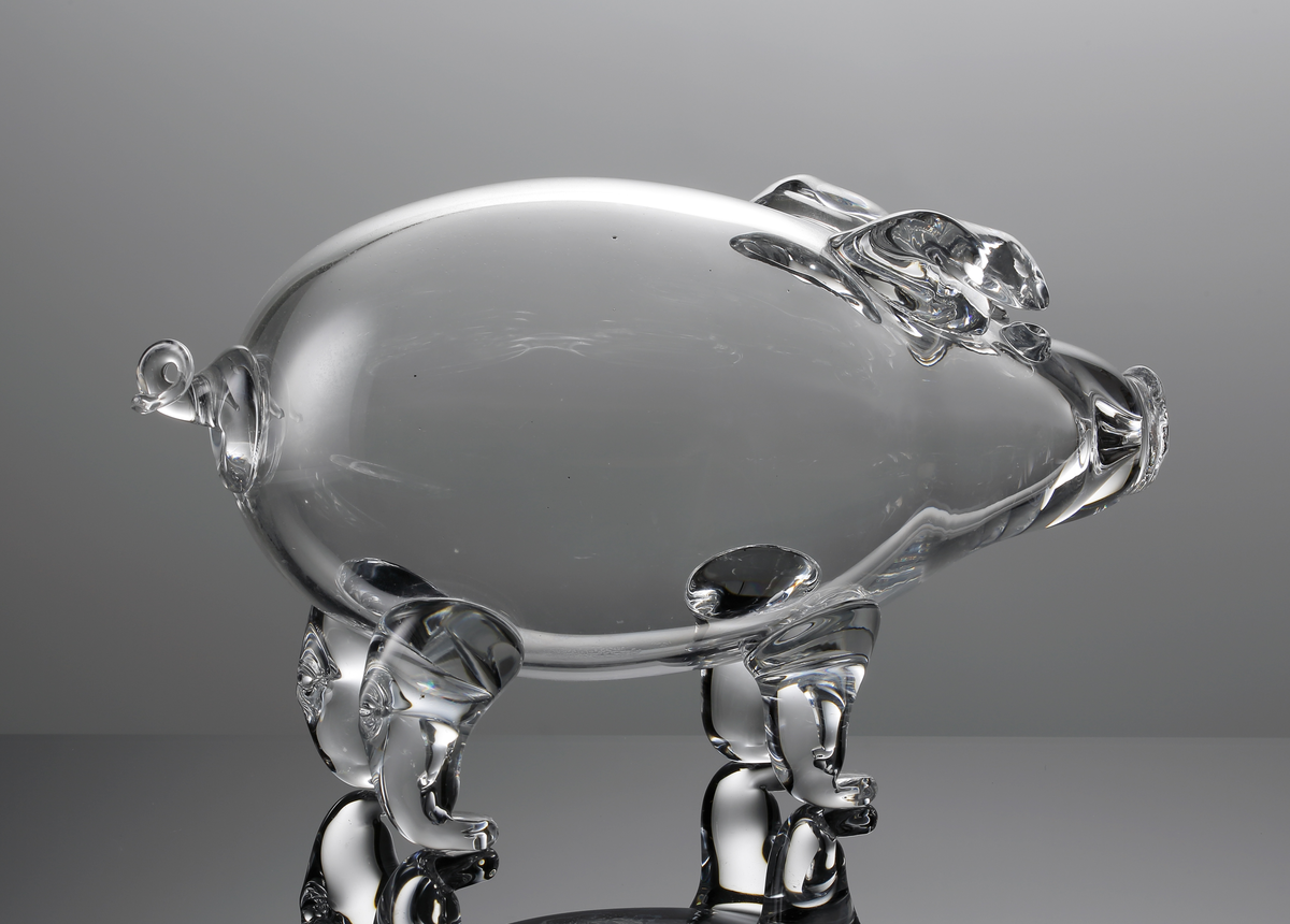 Mellanstor glasgris blåst på frihand.