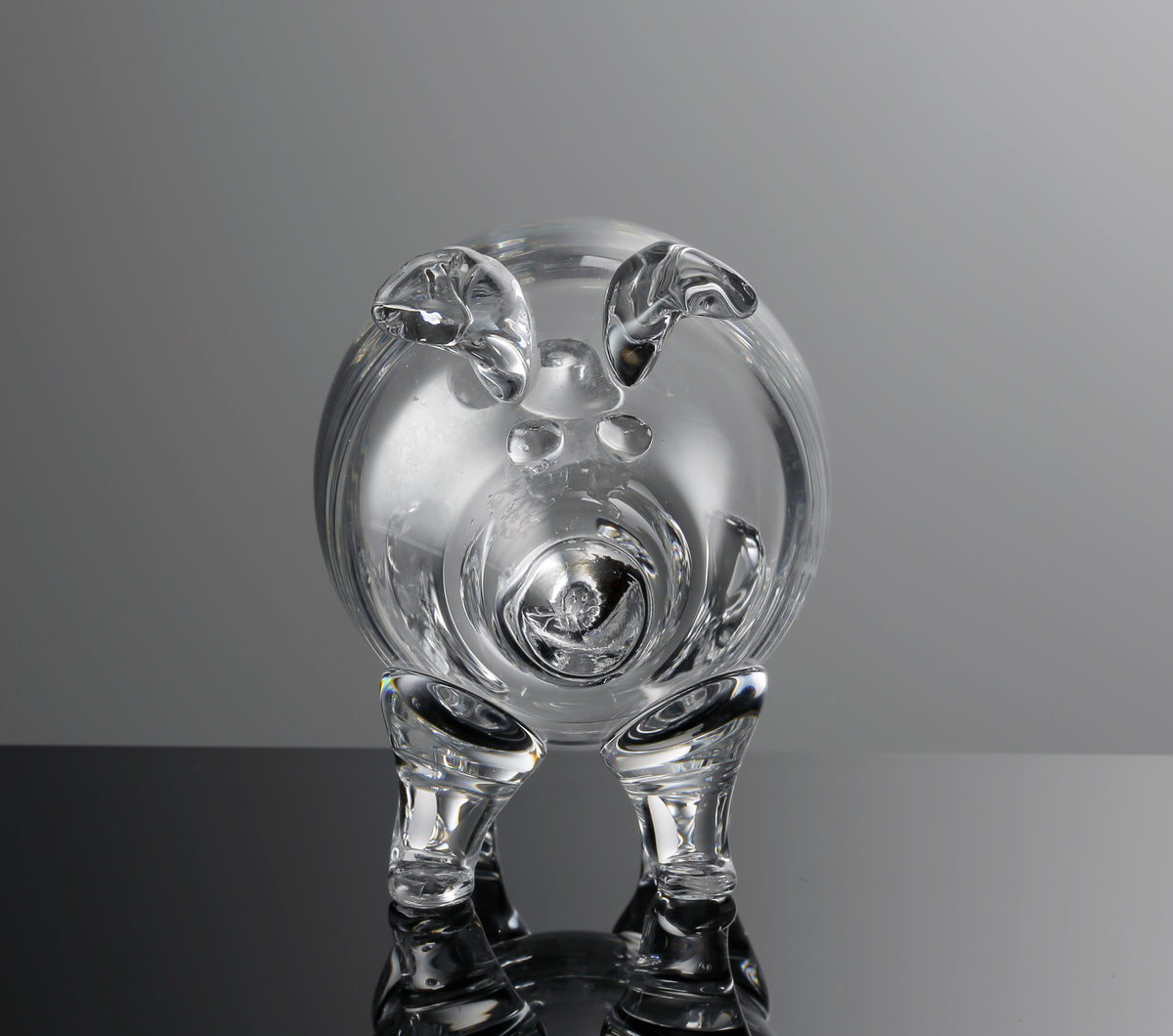 Liten glasgris blåst på frihand.