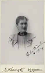 Kvinnoporträtt. Sophie Knudsen 14-9-94.