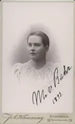 Kvinnoporträtt. Mi V. Bahr 1893.