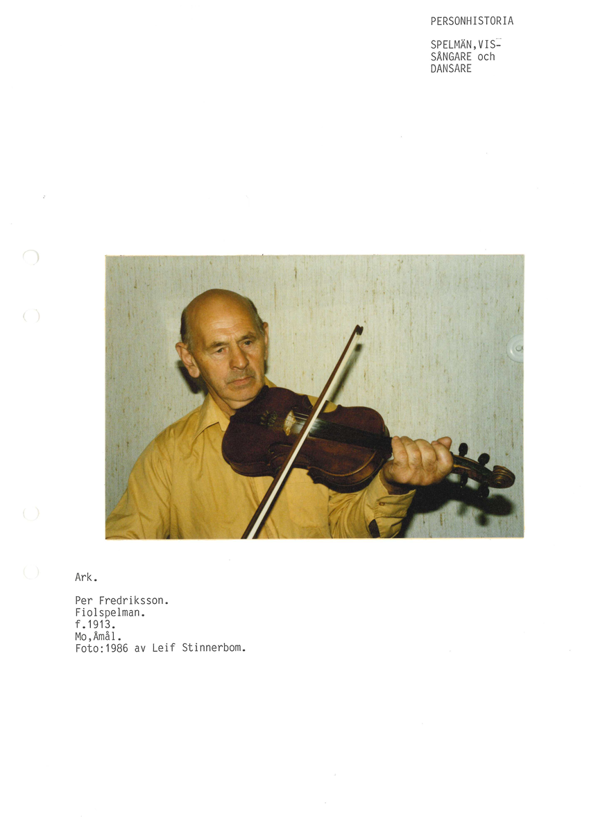 Per Fredriksson. Fiolspelman född 1913, Mo, Åmål.
Foto: 1986, Leif Stinnerbom