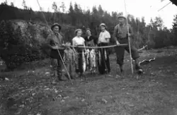 Oppstilling ved fangsten. Ved Høgskarhus i Dividalen på helg