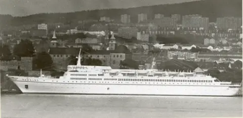 T/S Hamburg (b.1969, Howaltdtswerke- Deutsche Werft, Hamburg, Vest-Tyskland)