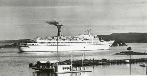 T/S Hamburg (b.1969, Howaltdtswerke- Deutsche Werft, Hamburg, Vest-Tyskland)