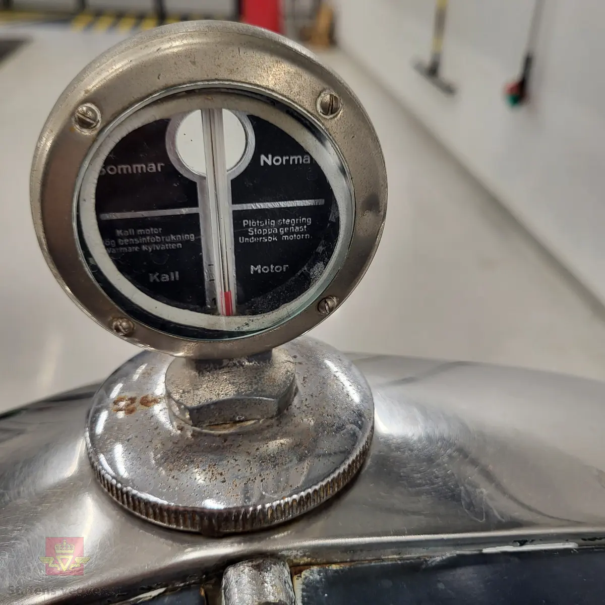 Ford Åpen Touring blå firedørs åpen personbil med 4 hjul og bakhjulstrekk.
Ford fabrikkens egen betegnelse på denne karosseritypen var Standard phateon, med modellnr. 35-B.  
Bilen har en uoriginal Ford B bensindrevet 4-sylindret rekkemotor med et sylindervolum på  3.290 liter og en ytelse på 50 hk. Girkassen er en 3-trinns manuell type. Mekaniske stag til trommelbremser. 
Standard dekkdimensjon rundt om er 4.75/5.00 x 19. Bilen er registrert med fem seter og har nedfellbar cabriolet/stofftak.
Bilen fremstår som tilnærmet original men har vært restaurert. Kilometerstand er 75155. Den har noen små bulker og en del riper i lakken.