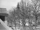 Ett lite annorlunda perspektiv mot S:t Larskyrkan i Linköping. Vy från sydost en vårtidig dag 1965.
