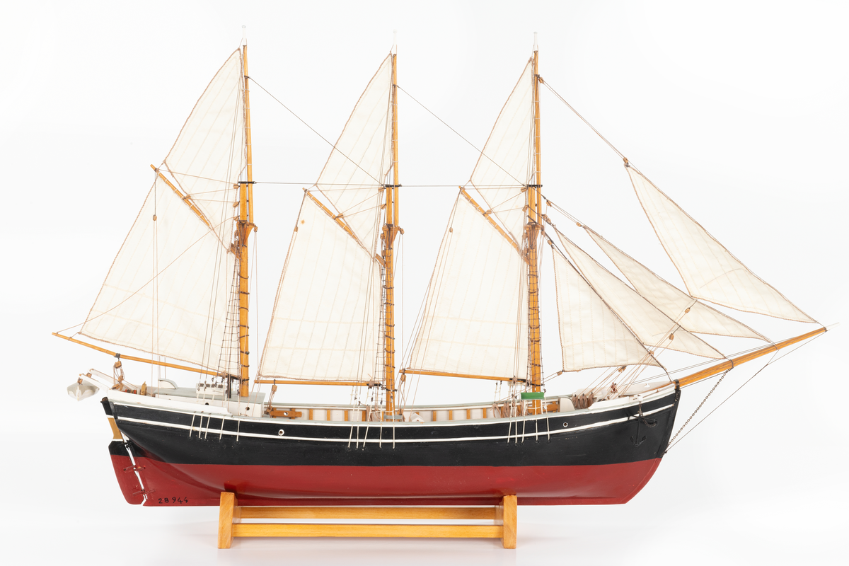 Modell av tremastade skonaren ELSA av Råå.