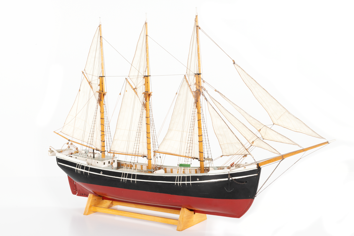 Modell av tremastade skonaren ELSA av Råå.