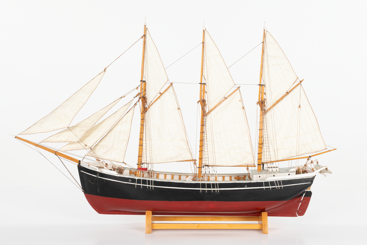 Modell av tremastade skonaren ELSA av Råå.