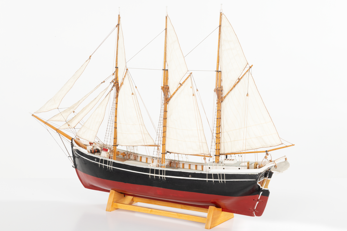 Modell av tremastade skonaren ELSA av Råå.
