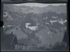 Fotografier tagna under en resa Elin och Leonarth gör 1907 till Schweiz, med tåg via Danmark och Tyskland. Platser som besöks på resan är bl.a. Lauterbrunnen, Luzern och Bern.