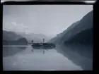 Fotografier tagna under en resa Elin och Leonarth gör 1907 till Schweiz, med tåg via Danmark och Tyskland. Platser som besöks på resan är bl.a. Lauterbrunnen, Luzern och Bern.