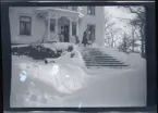 Utanför familjen Morthensens villa Solveden, Djursholm. Snö.