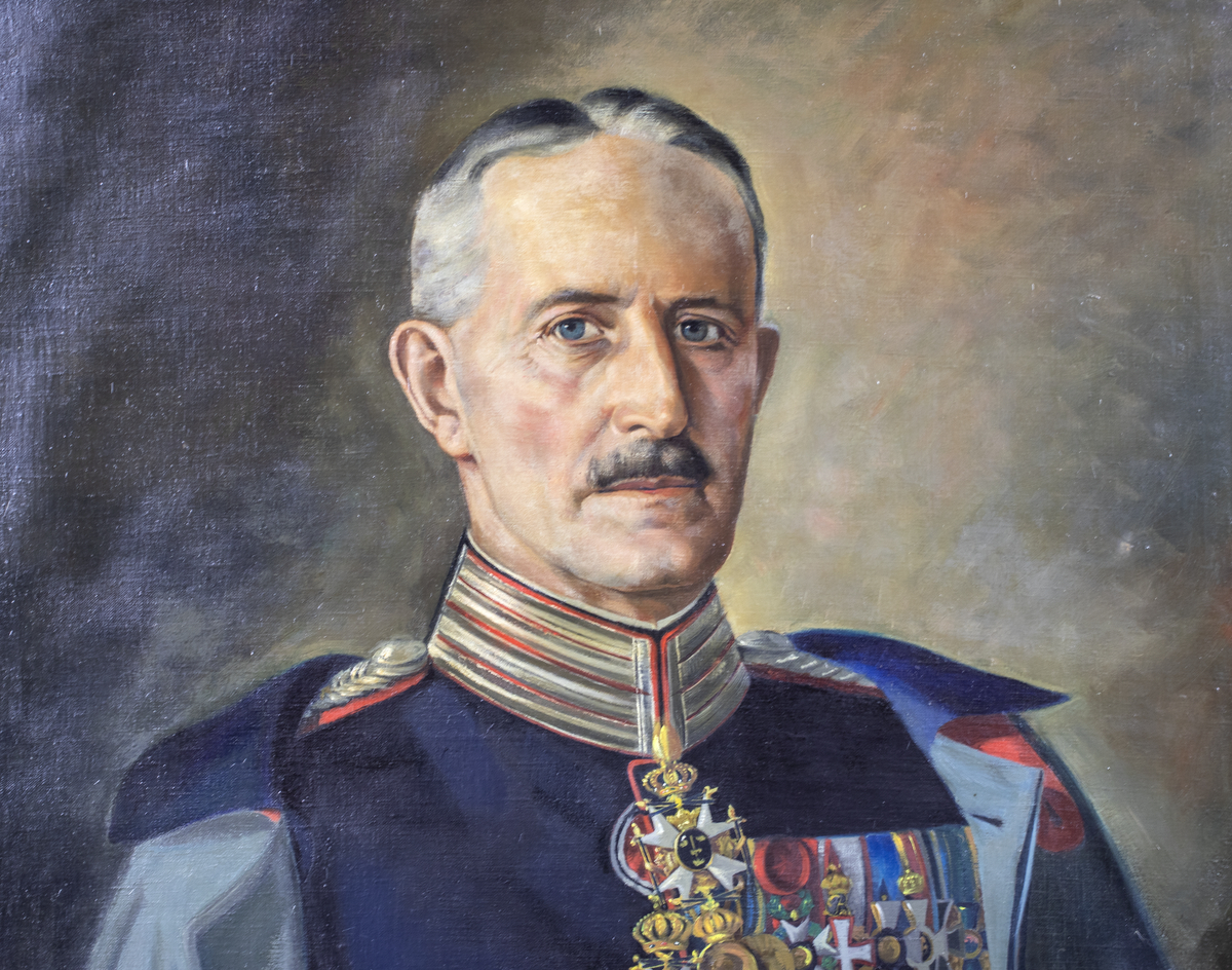 Oljemålning föreställande Ludvig Falkman
Överste och chef för Kungl. Andra livgrenadjärregementet från 1923, senare chef för Kungl. Livgrenadjärregementet 1928 – 1933.

Guldfärgad träram 

(Falkman, Patrik Ludvig Teodor 1876 – 1954)